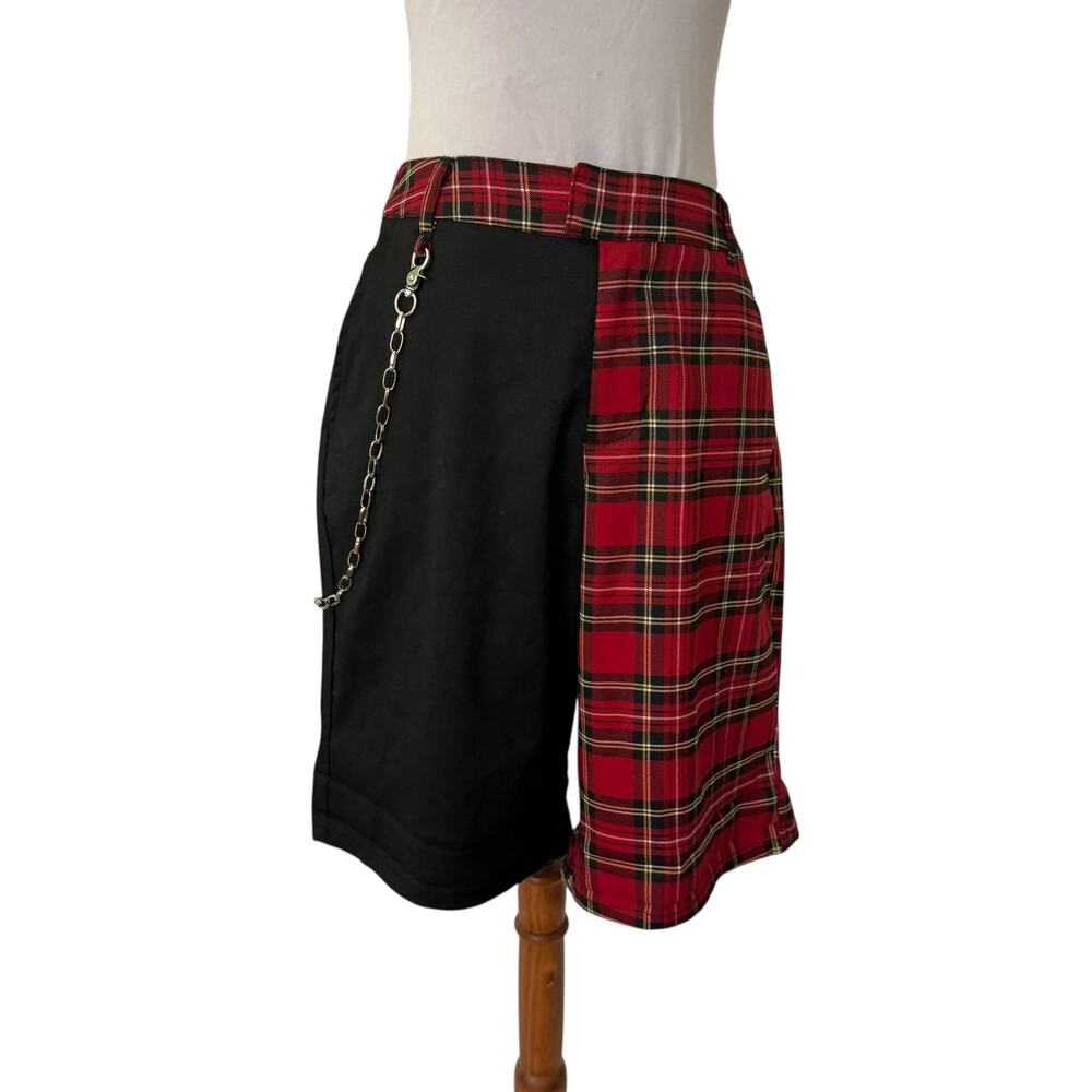 NWT Hot Topic Split Tartan Plaid and Black Bermuda Shorts M - Picture 5 of 7